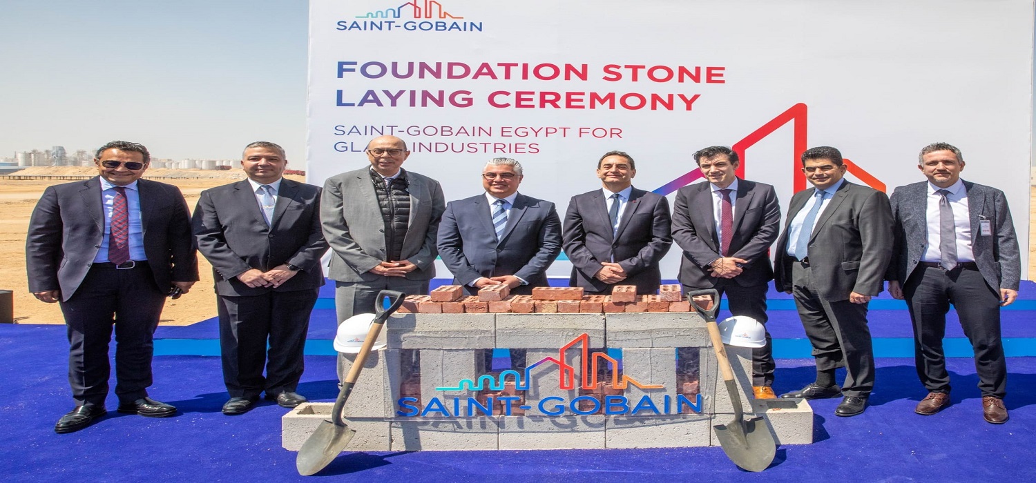 وضع حجر الأساس لمصنع لإنتاج الزجاج داخل المنطقة الصناعية بالسخنة باستثمارات 175 مليون يورو